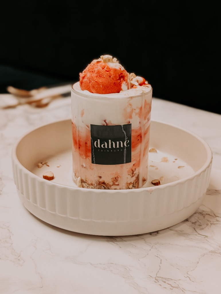 The Signature Berry Pullout interactive dessert by Dahné